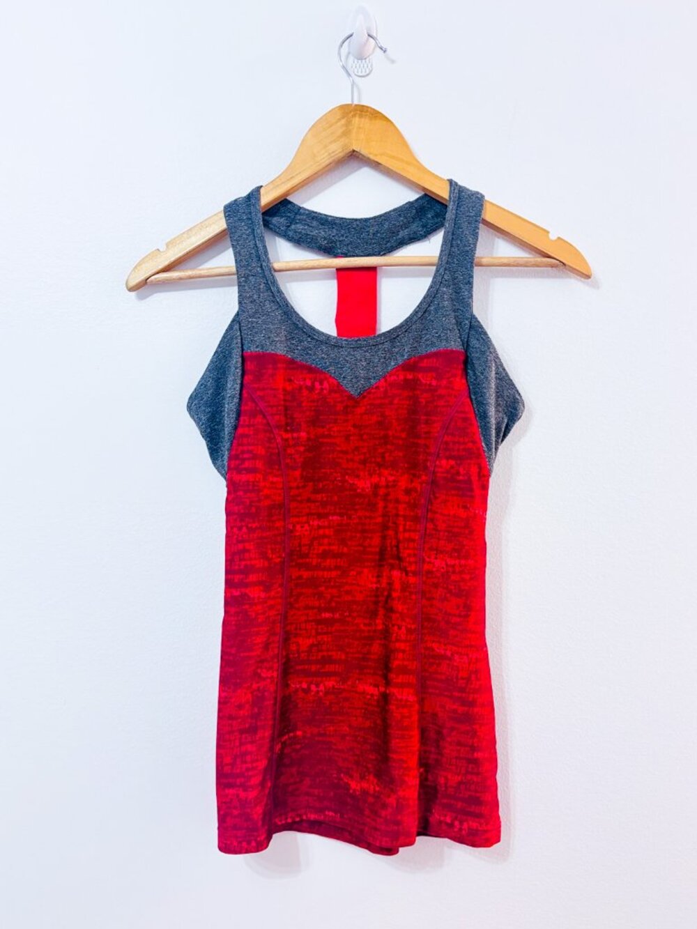 MONDETTA Red Athletic Tank | Built-In Bra Workout | X-Small